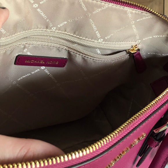 This is a brand new Micheal Kors genuine leather handbag and matching wallet. - Picture 10 of 10